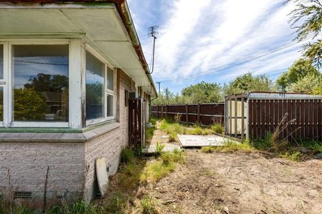 Photo of property in 15 Vancouver Crescent, Wainoni, Christchurch, 8061