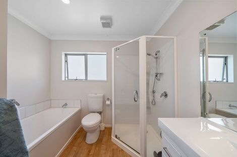 Photo of property in 92 Amesbury Drive, Churton Park, Wellington, 6037