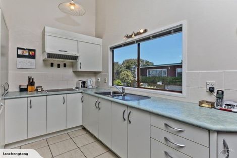 Photo of property in 1/35 Girrahween Drive, Totara Vale, Auckland, 0629