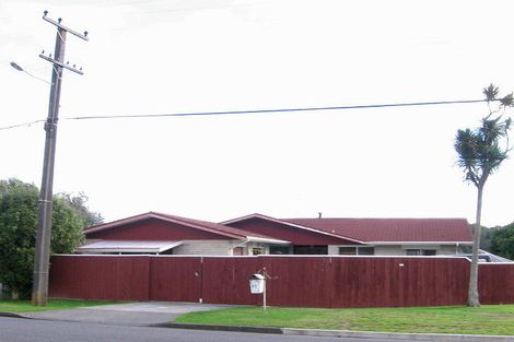 Photo of property in 20 Greenaway Road, Waikanae, 5036