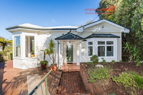 Photo of property in 105 Kelburn Parade, Kelburn, Wellington, 6012