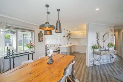 Photo of property in 2 Oscar Place, Whitianga, 3510