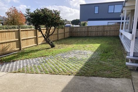 Photo of property in 52 Cascades Road, Pakuranga Heights, Auckland, 2010