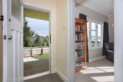 Photo of property in 1 Frood Street, Bulls, 4818