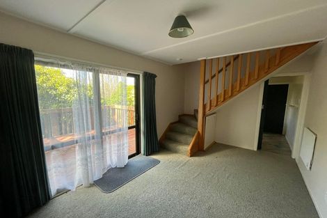 Photo of property in 3 Blandford Way, Newlands, Wellington, 6037