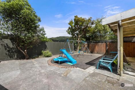 Photo of property in 32 Coast Road, Wainuiomata, Lower Hutt, 5014