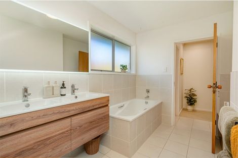 Photo of property in 6 Rutherglen Avenue, Ilam, Christchurch, 8041