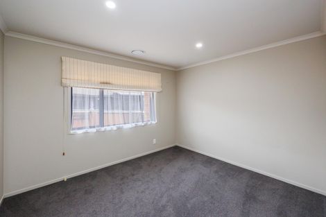 Photo of property in 12 Johnstone Drive, Fitzherbert, Palmerston North, 4410