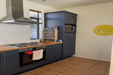 Photo of property in 13/2 Armoy Drive, East Tamaki, Auckland, 2016