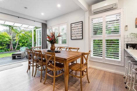 Photo of property in 58 Old Lake Road, Narrow Neck, Auckland, 0624