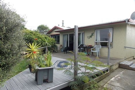 Photo of property in 13 Beach Street, Tangimoana, 4822