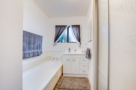 Photo of property in 2/13 Kirton Crescent, Manurewa, Auckland, 2102