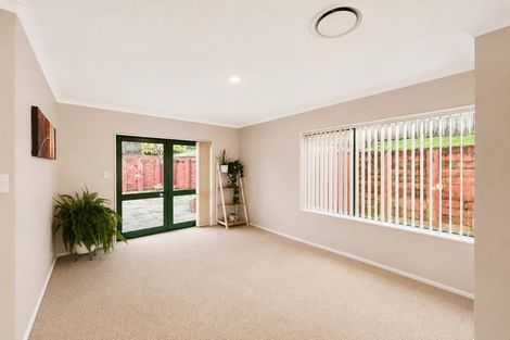 Photo of property in 28 Piper Place, Goodwood Heights, Auckland, 2105