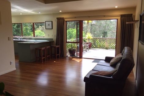 Photo of property in 142 Wade River Road, Wade Heads, Whangaparaoa, 0932