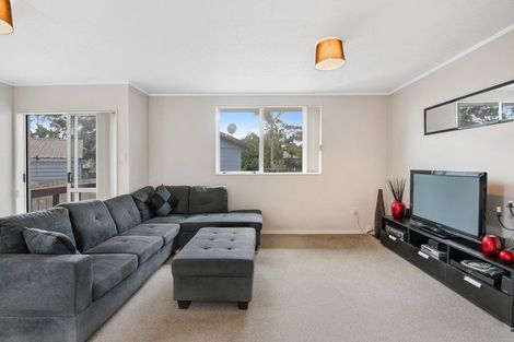 Photo of property in 2/26 Parakai Avenue, Parakai, 0830