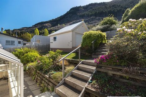 Photo of property in 18 Evergreen Place, Sunshine Bay, Queenstown, 9300