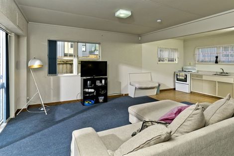 Photo of property in 11 Preston Avenue, Henderson, Auckland, 0610