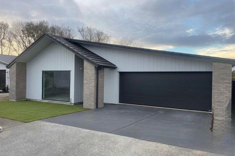 Photo of property in 92 Metoriti Crescent, Karaka, 2124