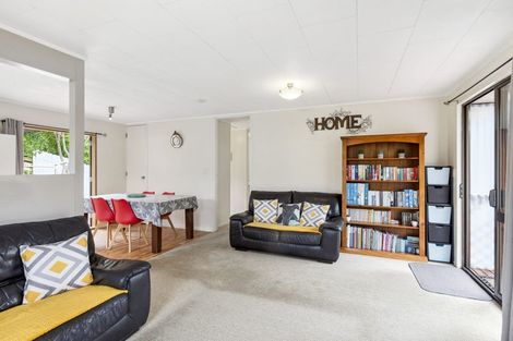 Photo of property in 25 Hookway Grove, Paraparaumu, 5032