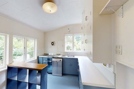 Photo of property in 120 Sutherland Road, Melrose, Wellington, 6023