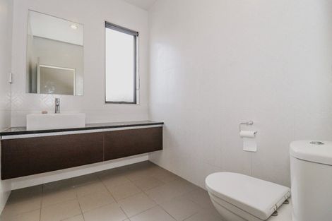 Photo of property in 16 Kinmont Rise, East Tamaki Heights, Auckland, 2016