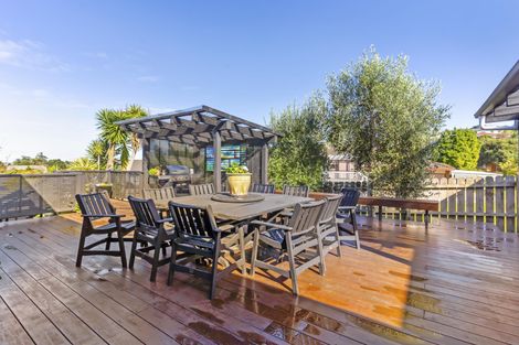 Photo of property in 33 Channing Crescent, Botany Downs, Auckland, 2010