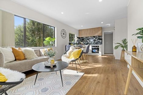 Photo of property in 2/35 Secretariat Place, Randwick Park, Auckland, 2105