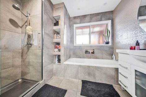 Photo of property in 2 Edmund Hillary Avenue, Papakura, 2110