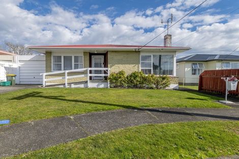 Photo of property in 7 Carlisle Street, Levin, 5510