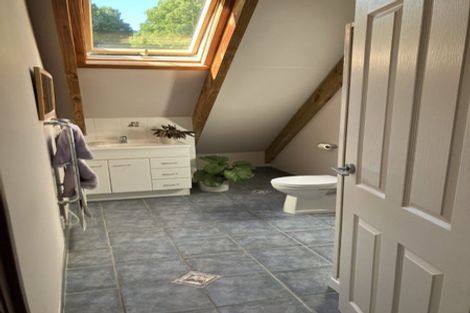 Photo of property in 2 Cascade Avenue, Waiatarua, Auckland, 0604