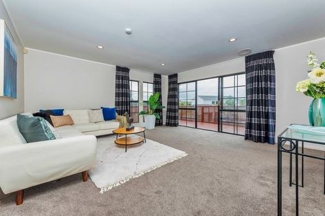 Photo of property in 11 Raphael Place, West Harbour, Auckland, 0618
