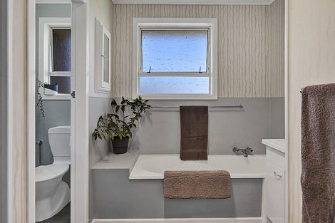 Photo of property in 74 Riemenschneider Street, Manaia, 4612