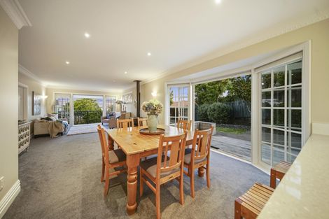 Photo of property in 16 Fenton Terrace, Cockle Bay, Auckland, 2014