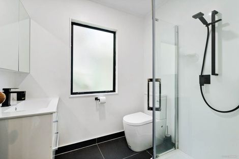 Photo of property in 6 Heatherleigh Rise, Northcross, Auckland, 0632