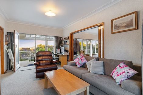 Photo of property in 83 Pupuke Road, Northcote, Auckland, 0627