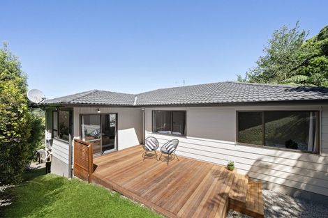 Photo of property in 5 Sasanqua Way, Crofton Downs, Wellington, 6035