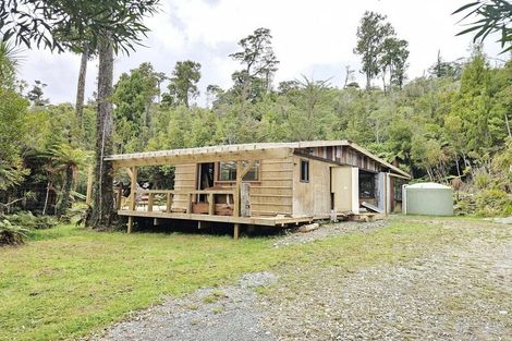 Photo of property in 215 Clifton Road, Kaiata, Greymouth, 7805