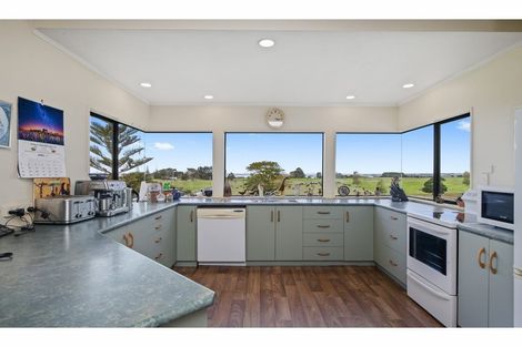 Photo of property in 16 Tearoe Road, Manukau Heads, Waiuku, 2684