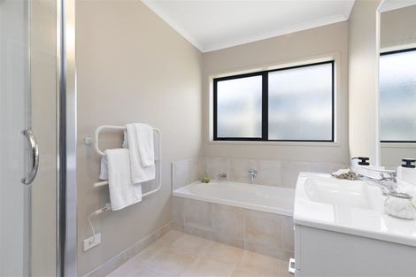 Photo of property in 38 Ranchod Terrace, Pukekohe, 2120