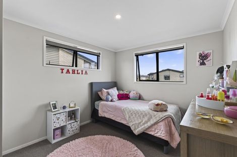 Photo of property in 15 Discovery Place, Marfell, New Plymouth, 4310