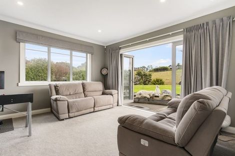 Photo of property in 104 Foster Road, Kumeu, 0891