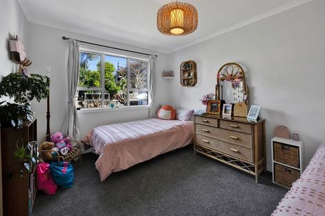 Photo of property in 15 Bone Crescent, Hawera, 4610