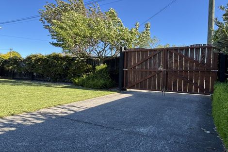 Photo of property in 92 Isleworth Road, Bishopdale, Christchurch, 8053