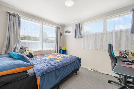Photo of property in 19 Halswell Crescent, Westbrook, Palmerston North, 4412