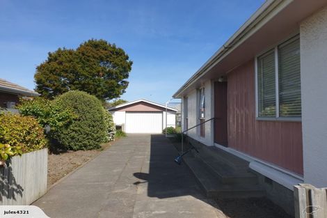 Photo of property in 23 Liverton Crescent, Bishopdale, Christchurch, 8053