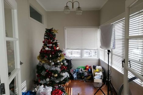 Photo of property in 22 Dallinghoe Crescent, Milford, Auckland, 0620