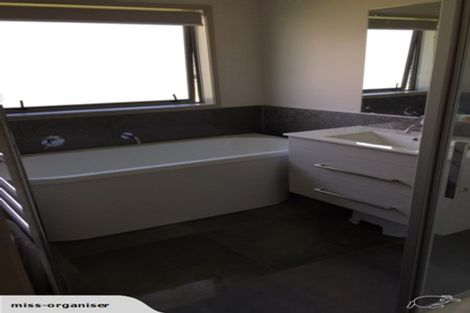 Photo of property in 2 Cory Jane Grove, Riverstone Terraces, Upper Hutt, 5018