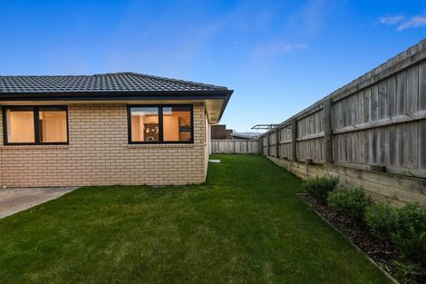 Photo of property in 2/12 Onukutara Place, Huntington, Hamilton, 3281