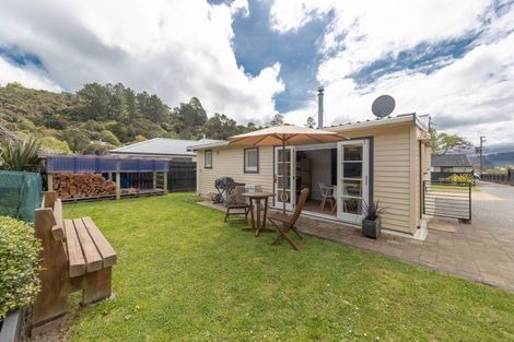Photo of property in 21a Korau Grove, Stokes Valley, Lower Hutt, 5019