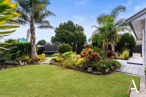 Photo of property in 13 Ross Martin Court, Conifer Grove, Takanini, 2112